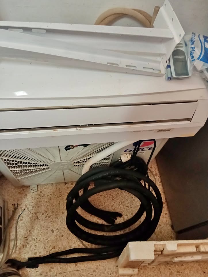 climatiseur-GREE-Inverter-12000-BTU-neuf-Hammam-Lif