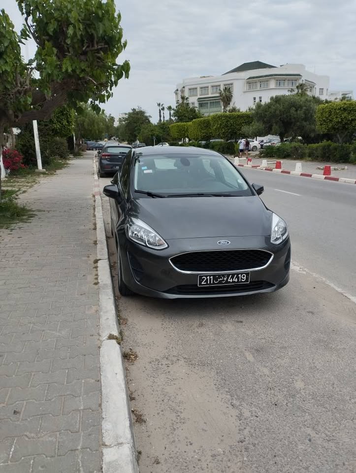 fiesta-essence-4cv-a-vendre-tunisie