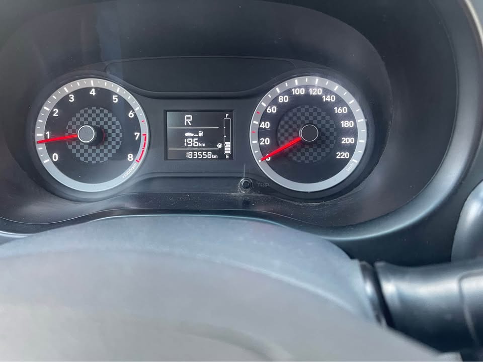 hyundai-1-2l-essence-5ch-occasion