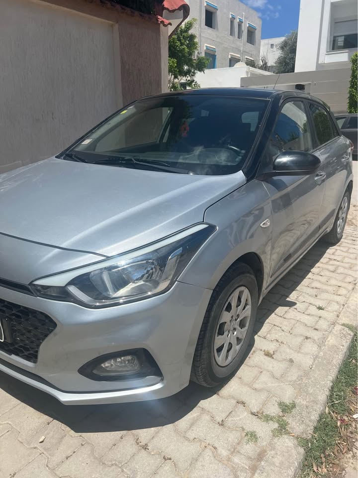 i20-hyundai-essence-bien-equipee
