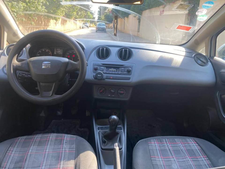 interieur-seat-ibiza-5cv-essence-tunisie-2025