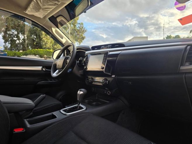 interieur-toyota-hilux-2024-diesel-tunisie