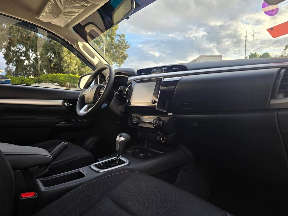 interieur-toyota-hilux-2024-diesel-tunisie
