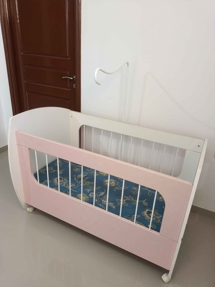 lit-bebe-a-roulettes-bon-etat-Sousse