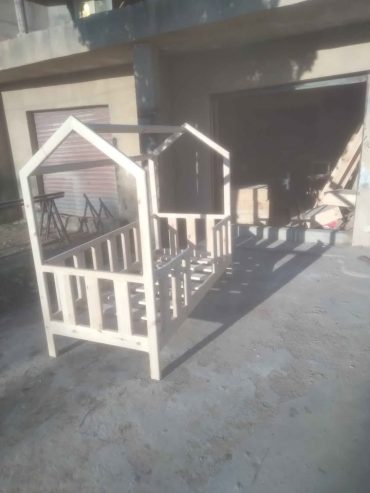 lit-cabane-bois-rouge-prix-700dt