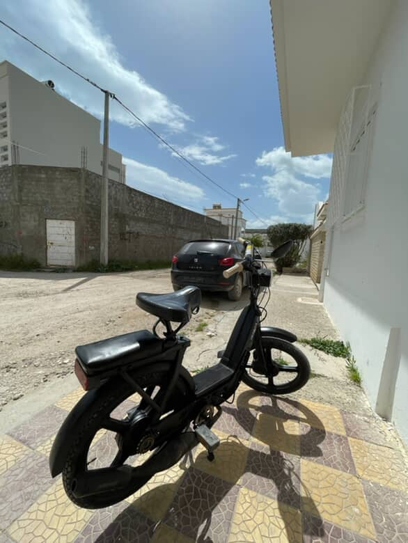 mobylette-ciao-noir-moteur-propre