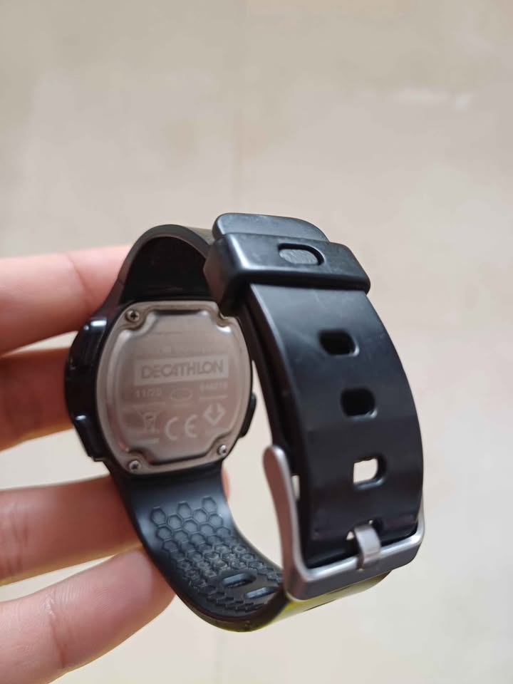 montre-sport-noire-kalenji-occasion