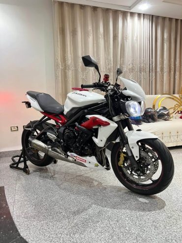 moto-triumph-675-pot-arrow