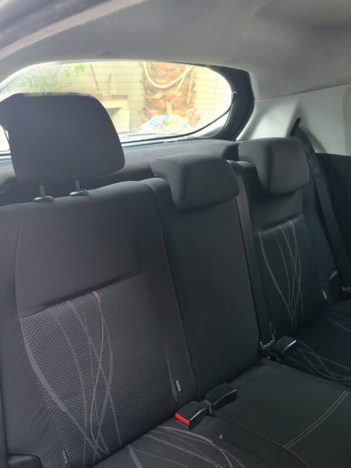peugeot-208-ecran-bluetooth-clim-alloy