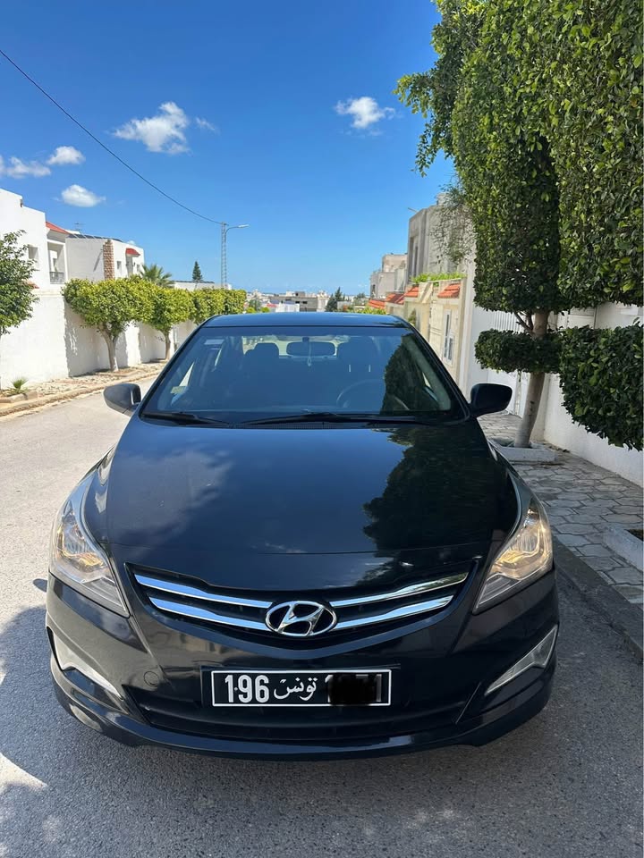 photo-voiture-hyundai-solaris-berline-noir-occasion-bon-etat-tunisie