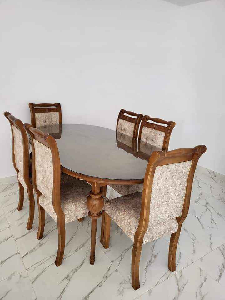 table-6-chaises-bois-verni-tunisie