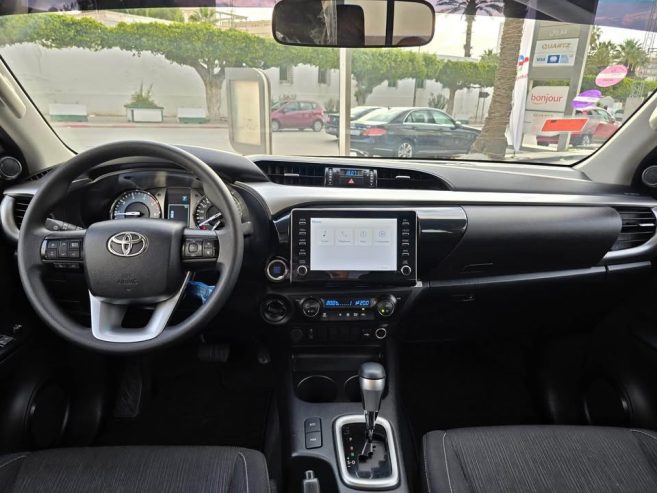 tableau-de-bord-toyota-hilux-2024-diesel-tunisie