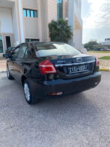 voiture-connectee-usb-aux-sd-clim