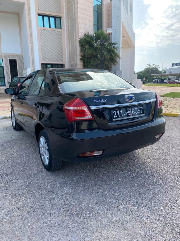 voiture-connectee-usb-aux-sd-clim