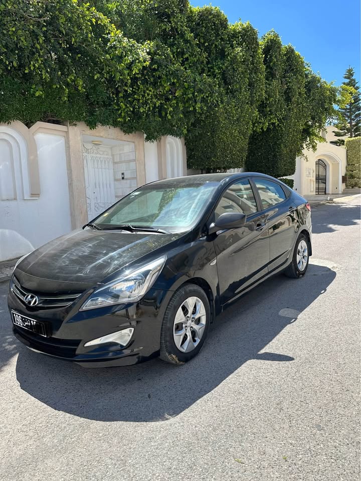 voiture-hyundai-solaris-2017-noir-a-vendre-tunisie