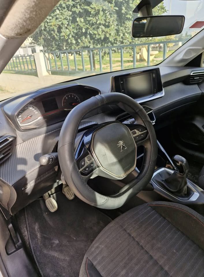 voiture-peugeot208-google-image-top
