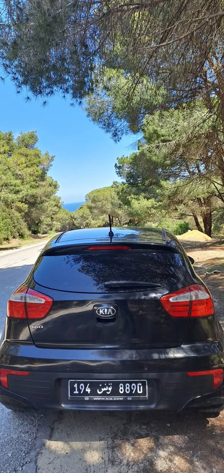 voiture-premiere-main-kia-rio-bizerte
