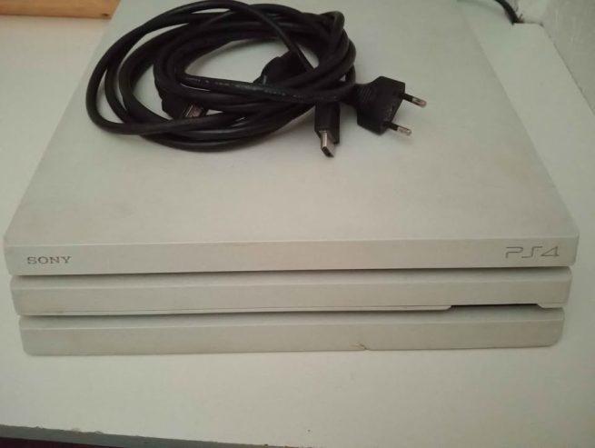 console-ps4-pro-blanche-a-vendre