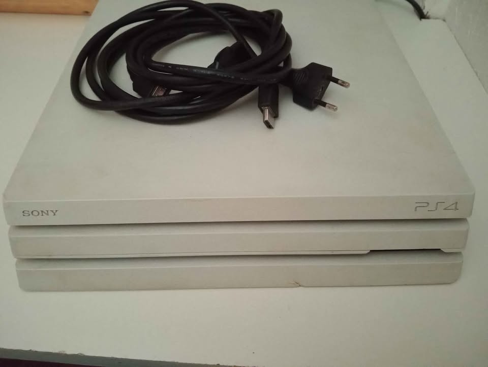 console-ps4-pro-blanche-a-vendre