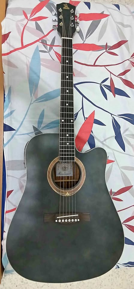 guitare-tanit-electroacoustique-noire-la-goulette