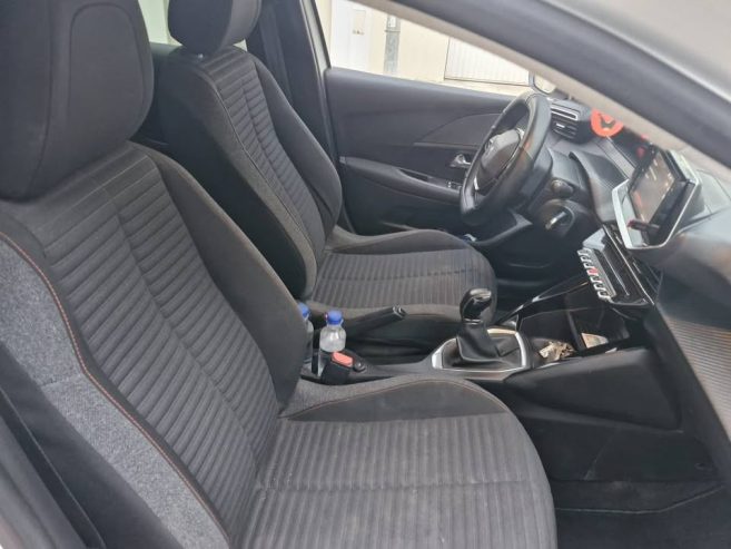 interieur-peugeot-208-2022-ecran