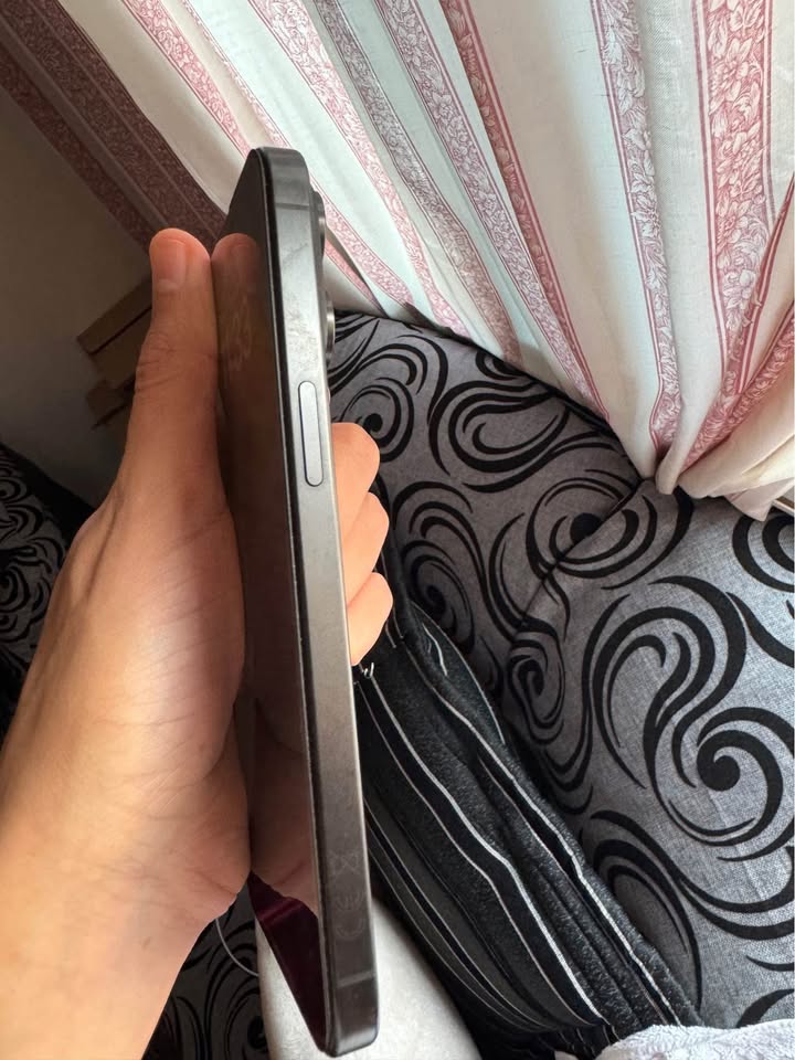 iphone-15-pro-max-presque-neuf-disponible