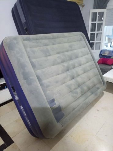 lit-gonflable-camping-salon-appoint