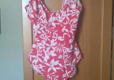 Maillot de bain rose fleuri à vendre