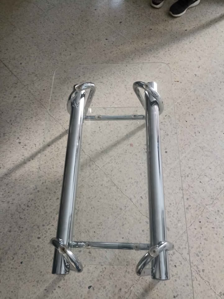 petite-table-verre-style-industriel-rades