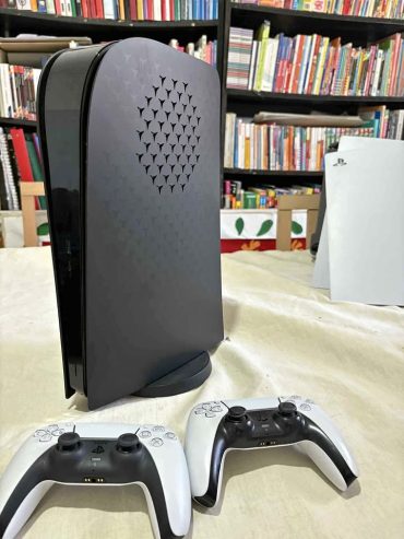ps5-avec-manettes-et-fifa25-a-sousse