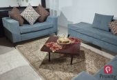Salon d’angle bleu-gris en tissu
