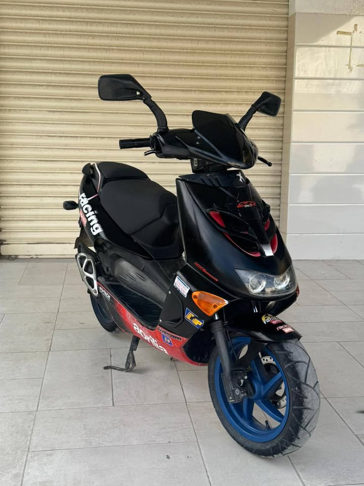 scooter-aprilia-50cc-noir-rouge-tunisie