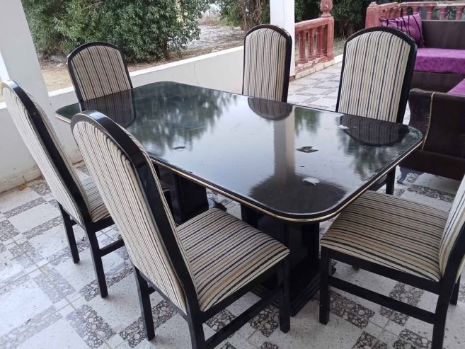 table-diner-noir-classique-tunisie