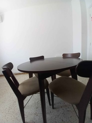table-neuve-avec-4-chaises-a-vendre-mutuelleville