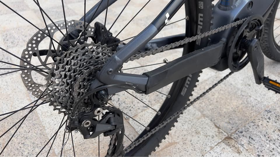 velo-cube-hybride-avec-moteur-bosch