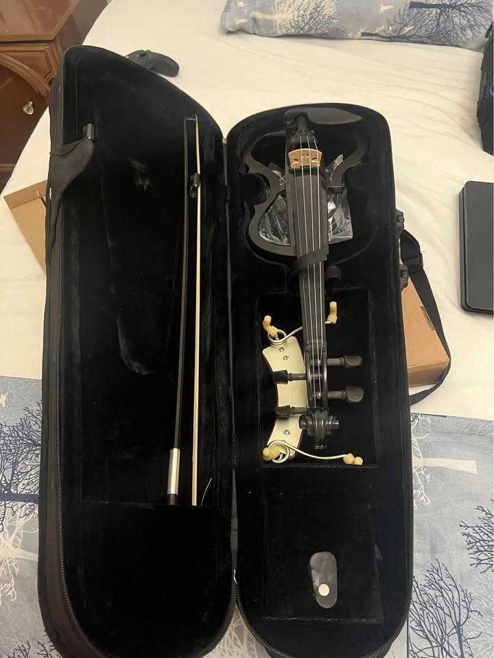 violon-electrique-avec-coffret-accessoires