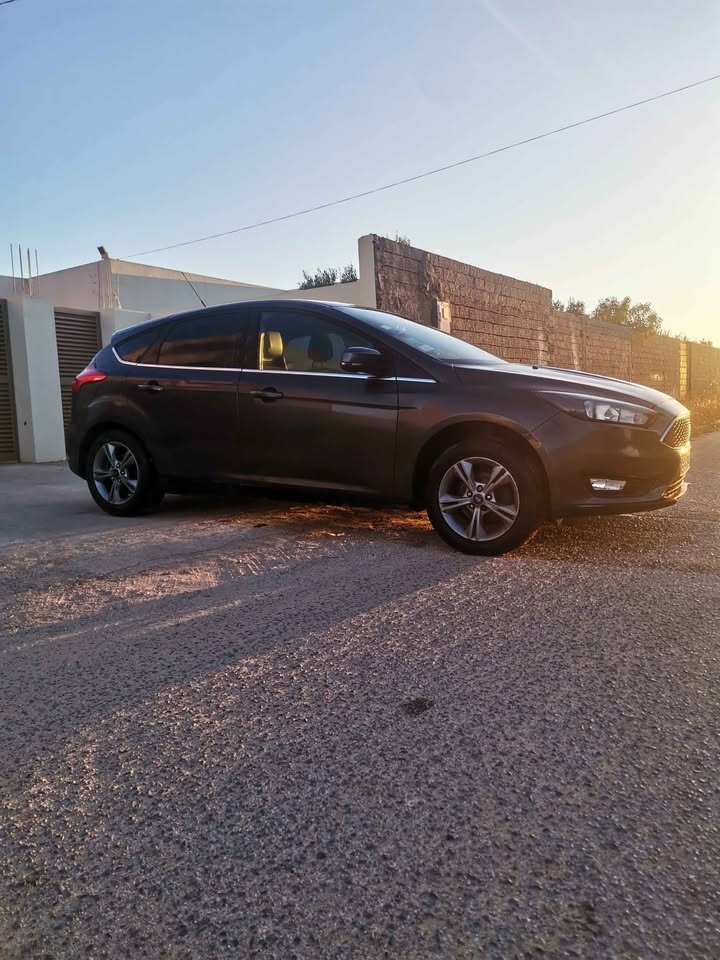 voiture-6ch-essence-focus-ecoboost-occasion