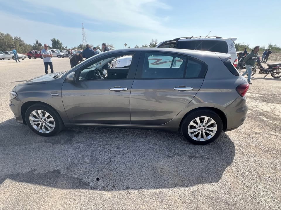 voiture-essence-fiat-tipo-propre