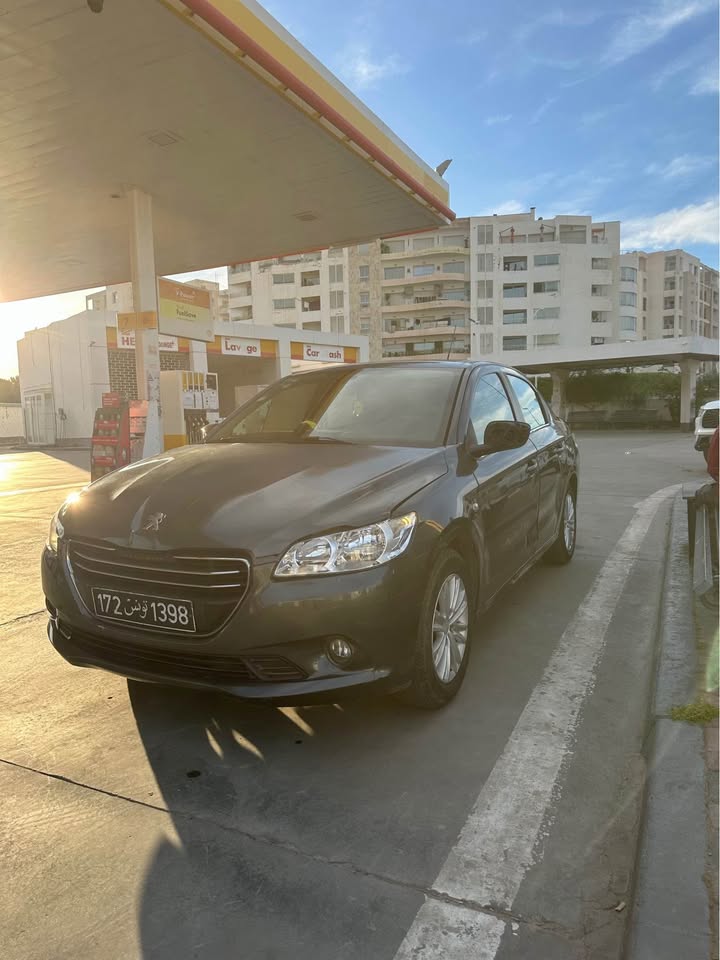 voiture-occasion-2015-peugeot-301-bon-etat