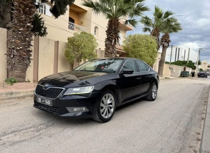 voiture-skoda-superb-auto-camera-occasion