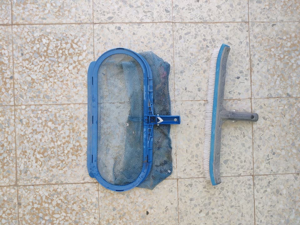 brosse-nettoyage-piscine-intex-djerba