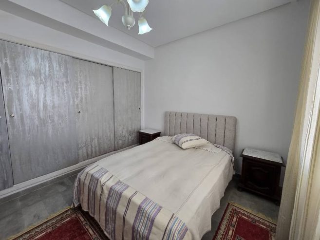 chambre-avec-lit-capitonne-appartement-hammamet-sud