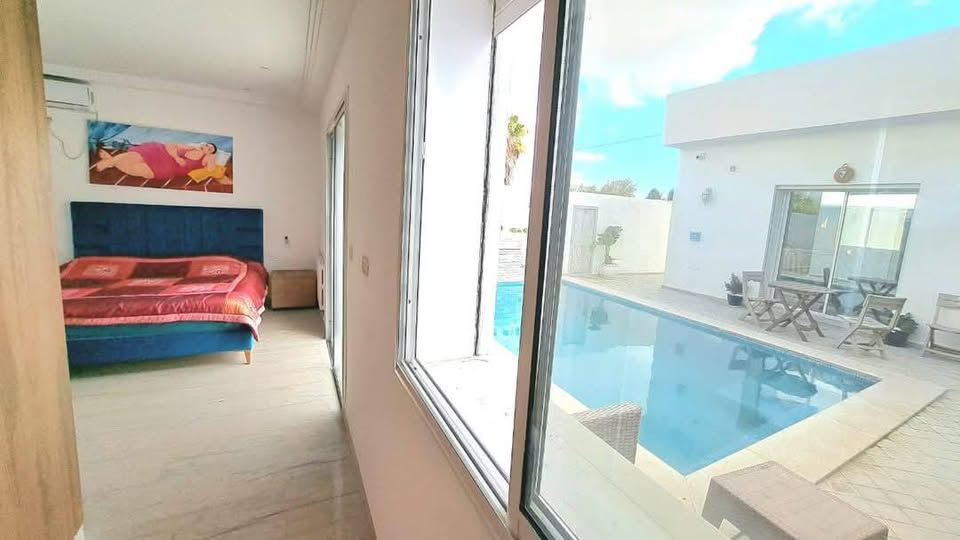 chambre-vue-piscine-hammamet-villa-climatisee