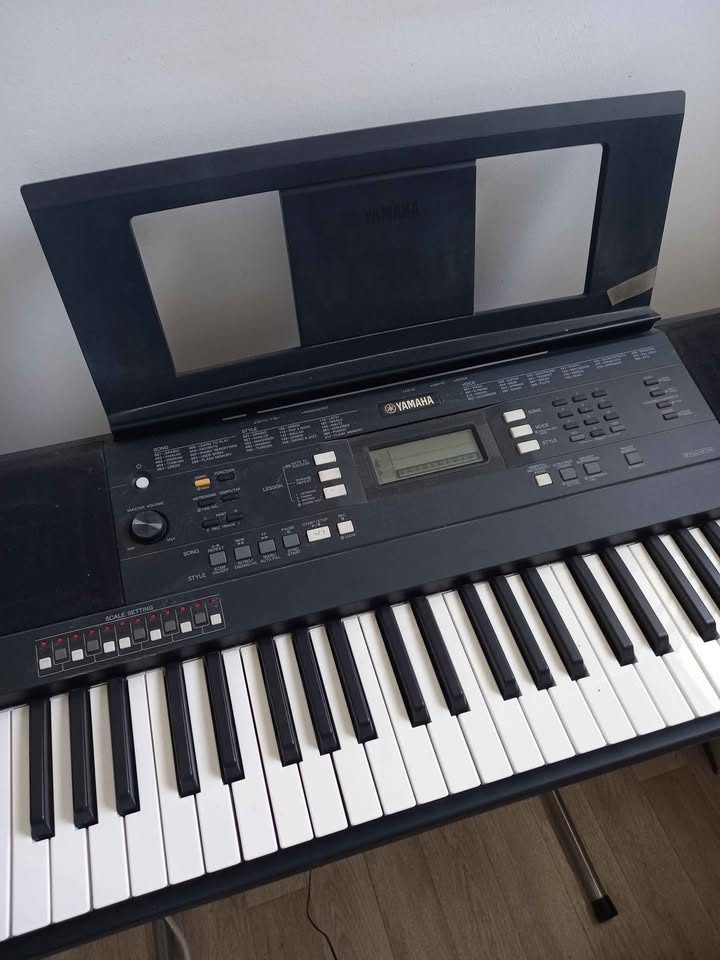 clavier-arrangeur-yamaha-psr-a350-avec-support