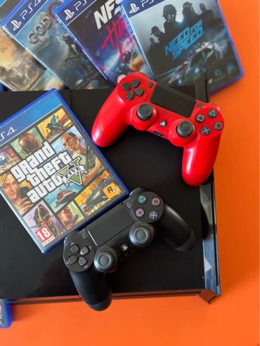 console-ps4-avec-2-manettes-et-jeux