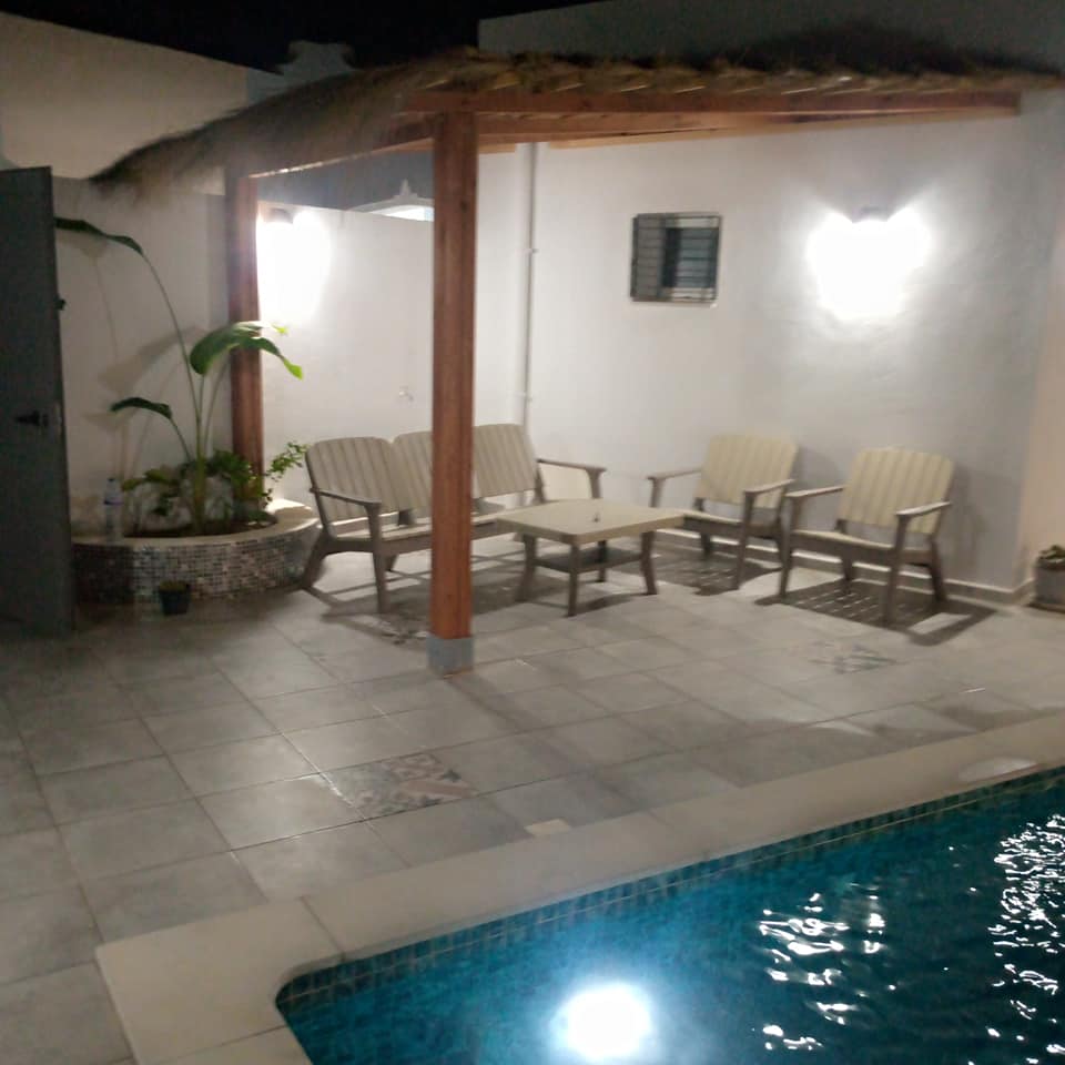 exterieur-villa-midoun-avec-piscine-et-barbecue
