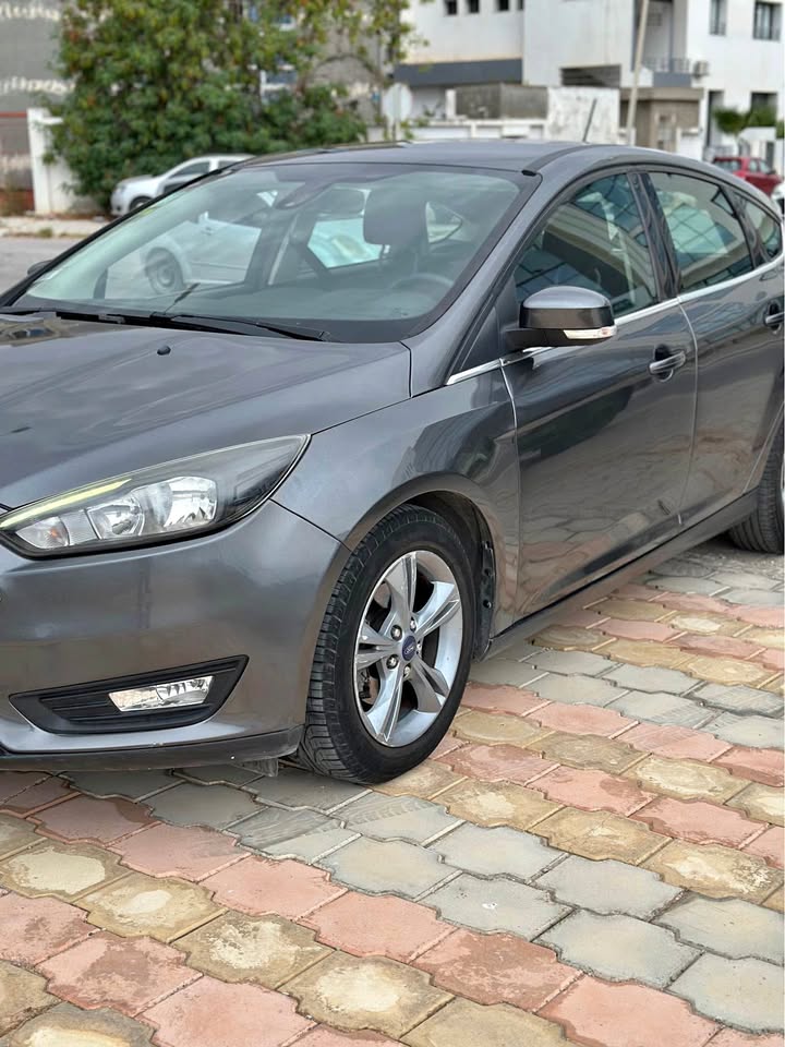 ford-focus-2018-noire-a-vendre-tunis