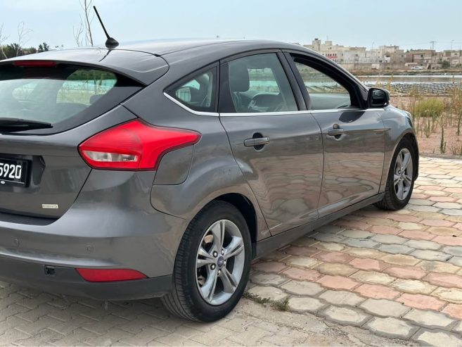 ford-focus-propre-essence-tunisie