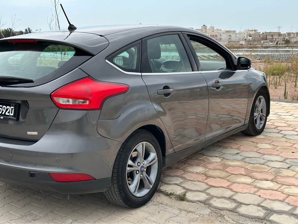 ford-focus-propre-essence-tunisie