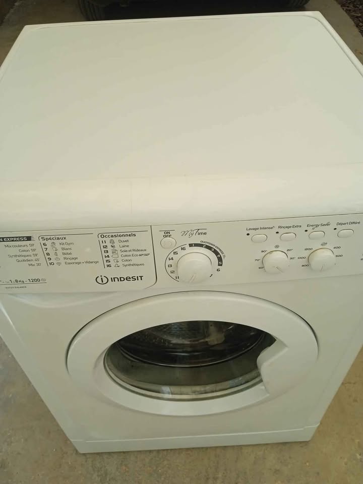 indesit-machine-a-laver-famille-tunisie